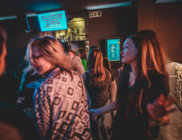 Dance karaoke party with our jukebox at the karaoke music bar.